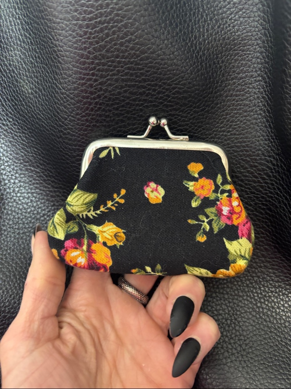 Black Floral Kiss-Lock Coin Purse - Compact Women's Wallet